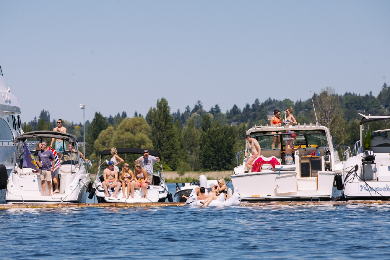 Photos Thousands come out for Seattle Yacht Club's Opening Day