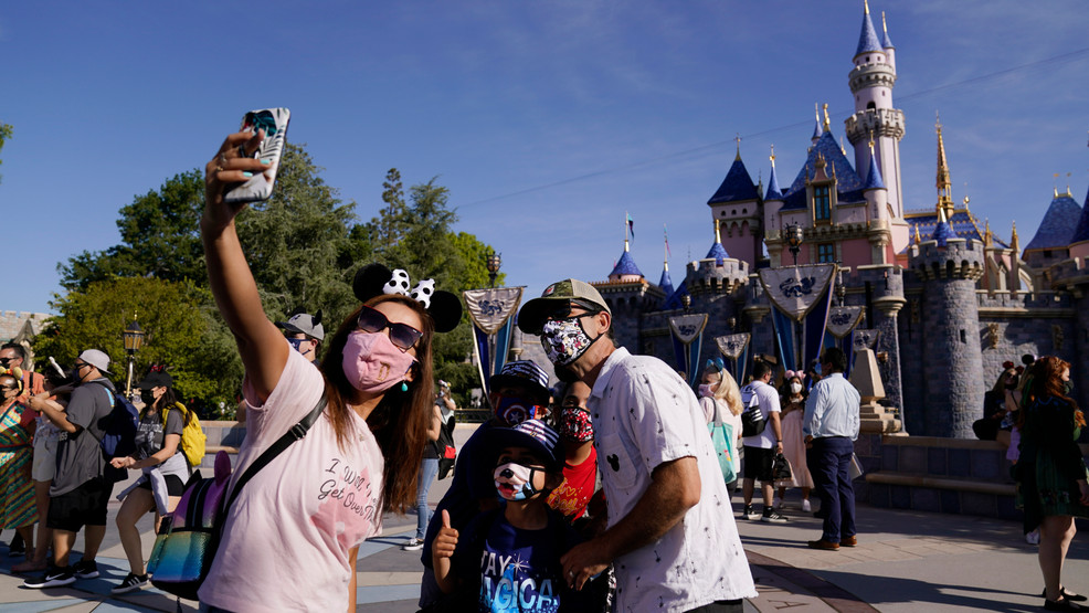 Virus-Outbreak-California-Tourism-Disneyland AP21120641164936.jpg