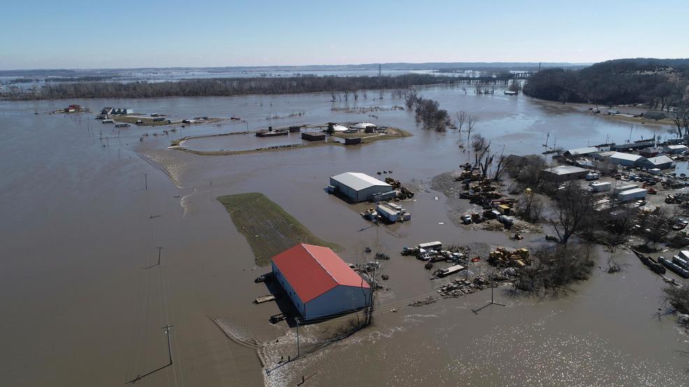 Flooding Missouri River continues to strain levees KRCG