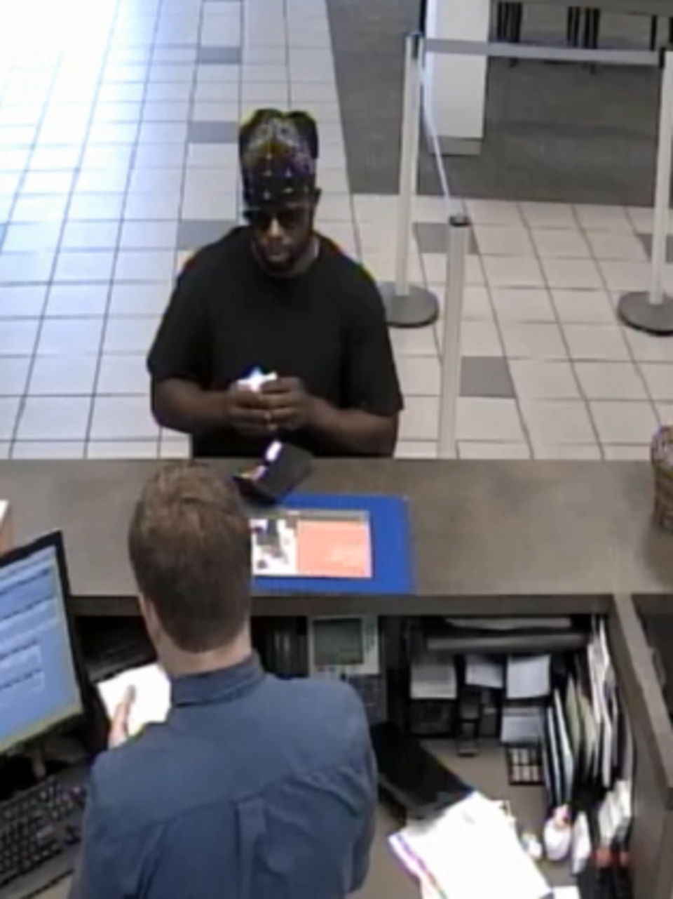 Mobile Police Looking To Identify Pnc Bank Robbery Suspect Wpmi