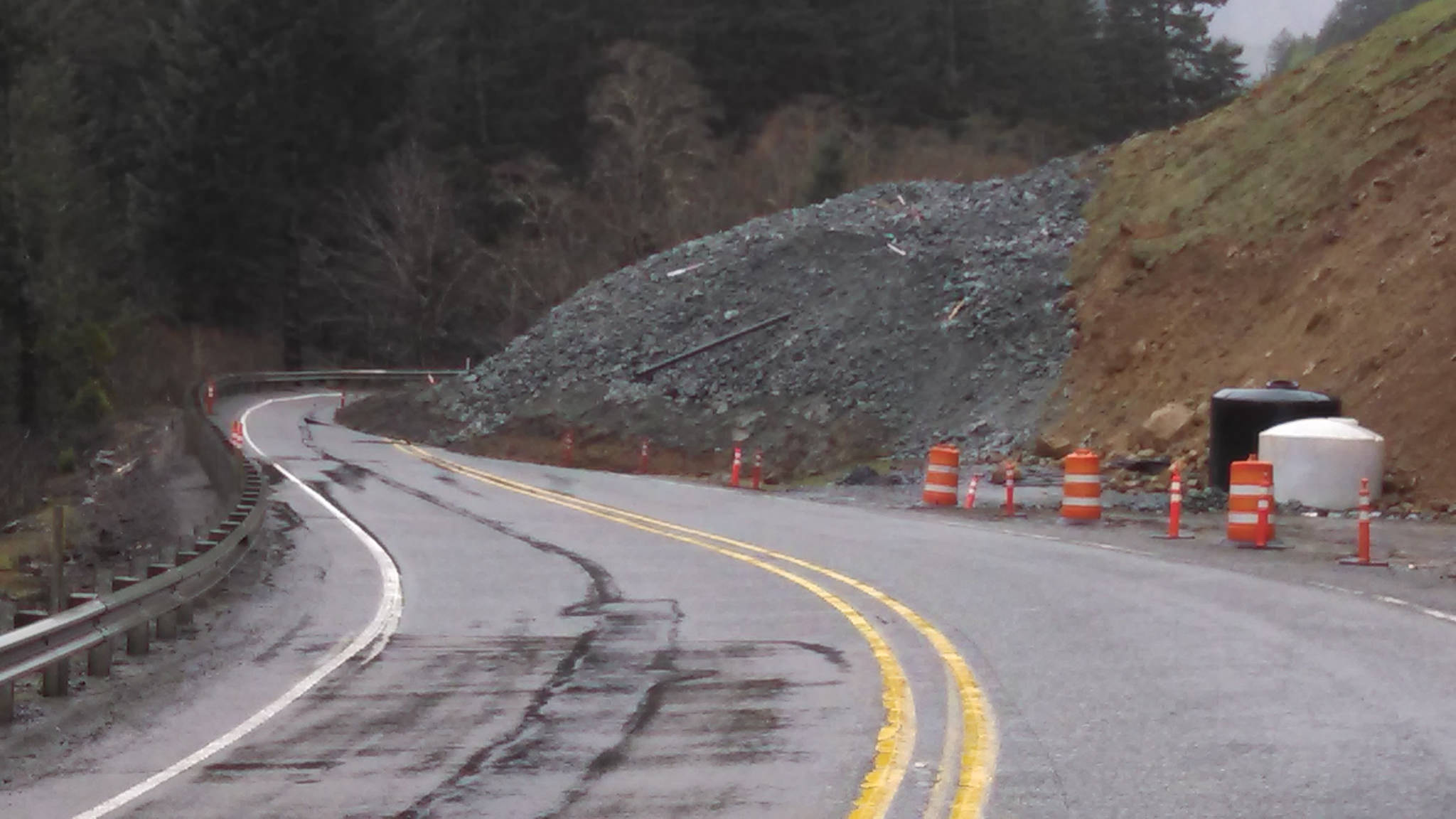 Photos Hwy 42 landslide damage KPIC