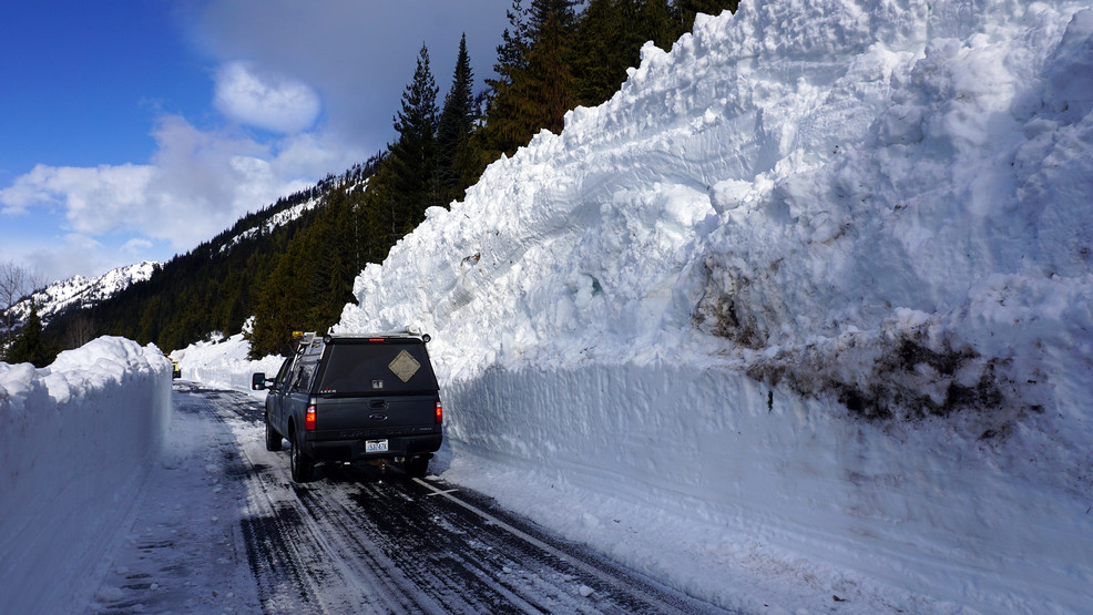 Chinook Pass Snow Clearing chinook_pass_10.jpg