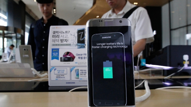 Samsung says batteries caused Note 7 fires, delays new phone 