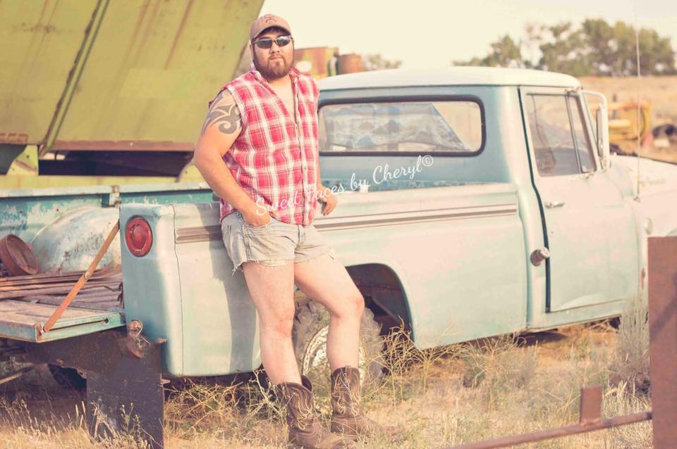 PHOTOS | Redneck 'dudeoir' photo session is internet's latest obsession