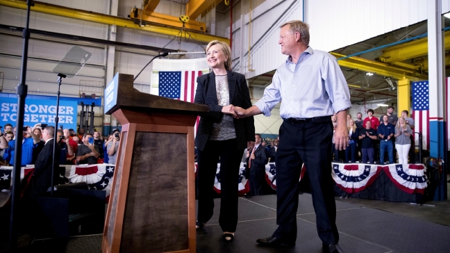 What the economy would look like under Clinton and Trump administrations