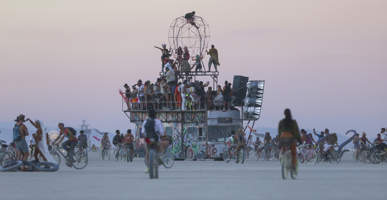 Tens of thousands gather in Nevada desert for Burning Man PHOTOS KVAL