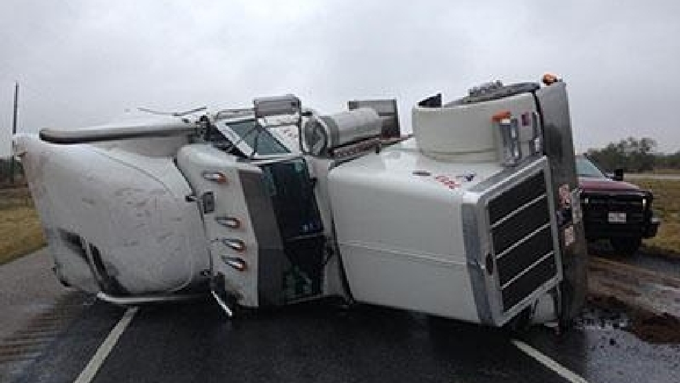 Traffic backs up near Falfurrias Checkpoint after wreck KGBT