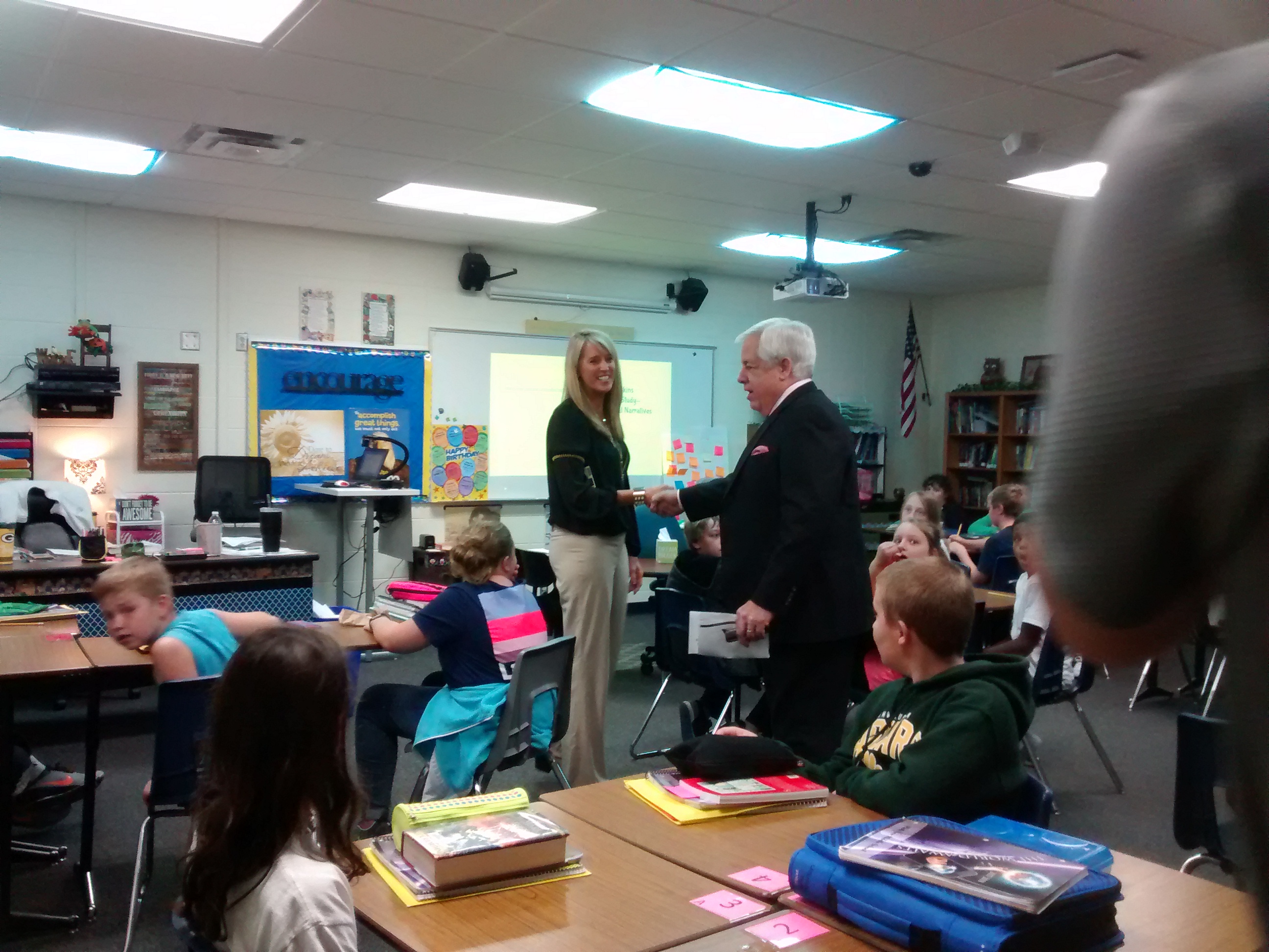 fox 11"s tom milbourn visits parkview middle school for the 2017