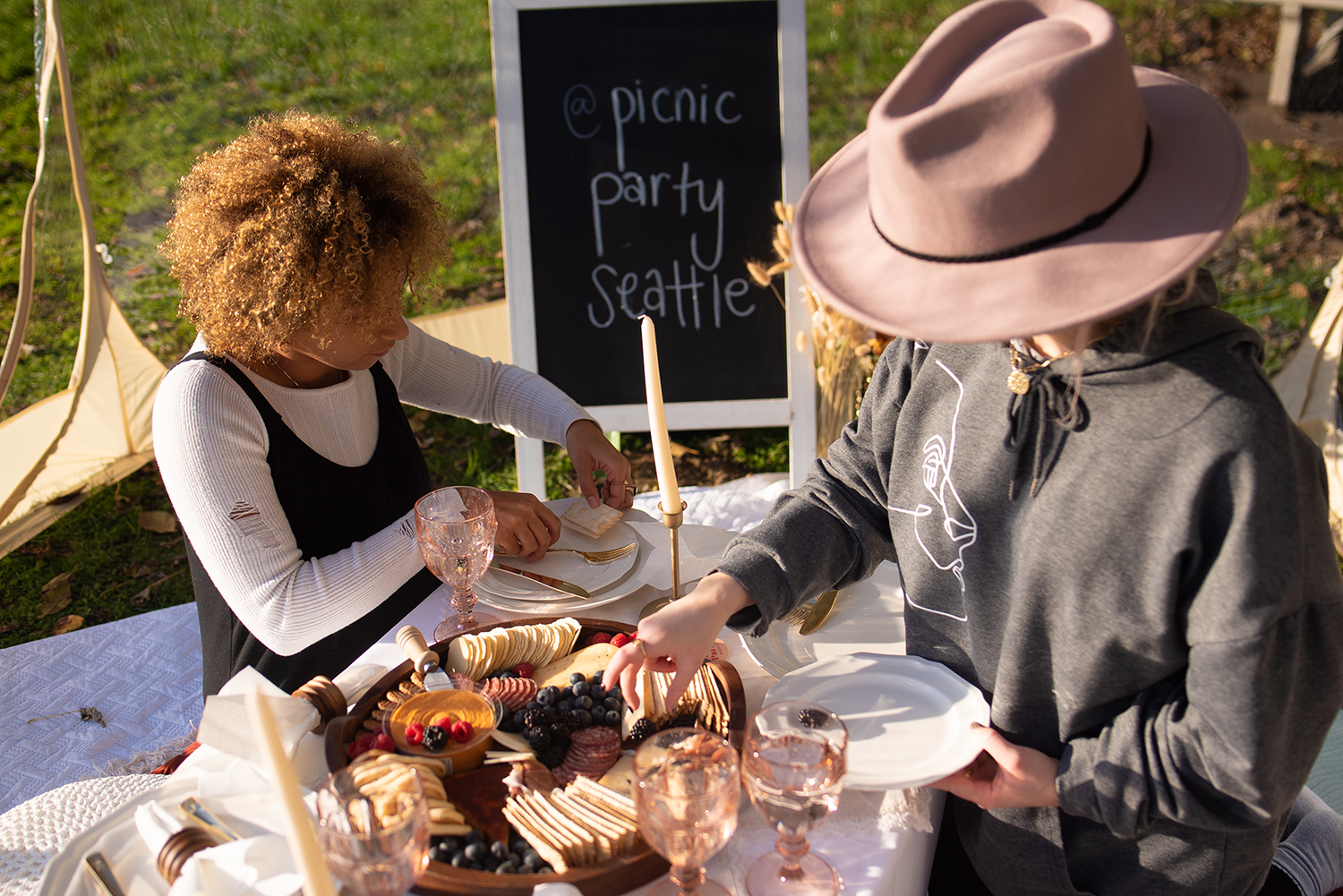 Photos Luxury popup picnics for date nights, anniversaries, birthdays