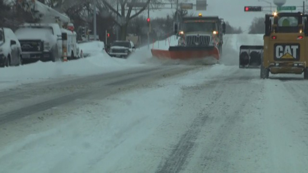 Madison street crews to work into Wednesday clearing snow WMSN