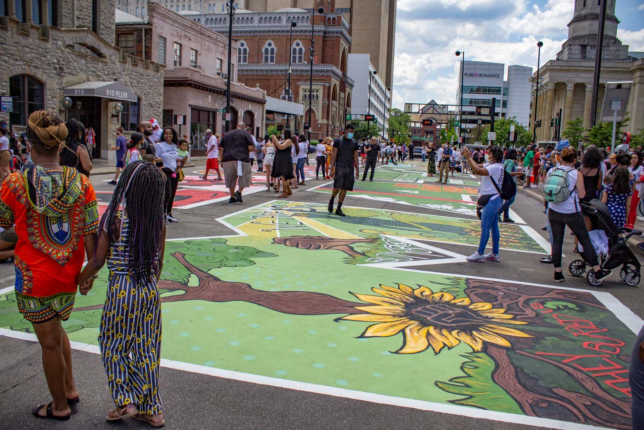 Local Artists Brightened Plum Street With a Brand New Mural